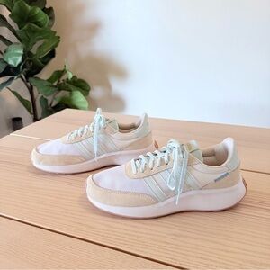 Women’s adidas Run 70s Retro Shoes Light Blue Cream Beige Mesh Suede US 8 EUC